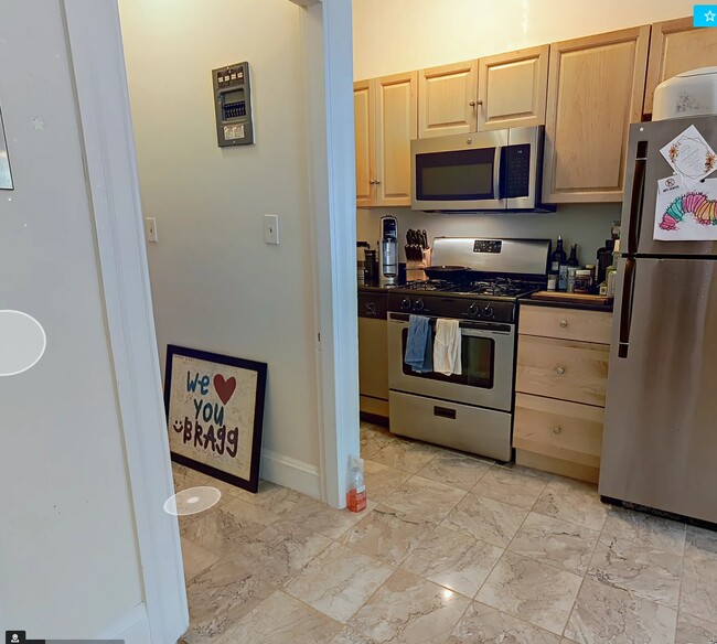 Building Photo - 1069 Beacon St