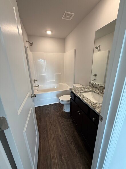 Master Bath - 132 Stratman Dr