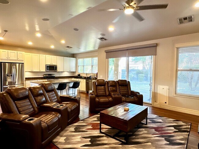Building Photo - HIGHLY DESIRABLE AND SPACIOUS HOME FULLY EQUIPPED WITH SOLAR PANELS + LANDSCAPING INCLUDED