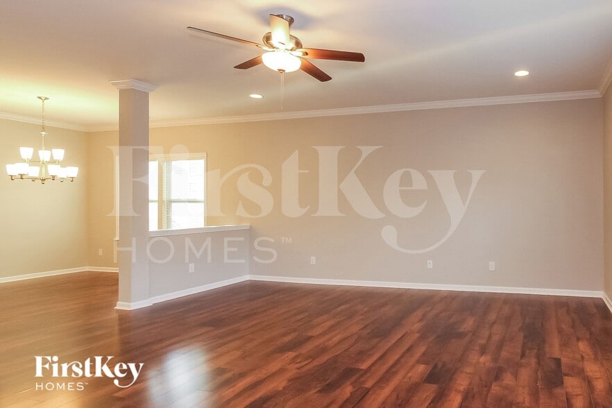 Building Photo - 3845 Streamside Dr