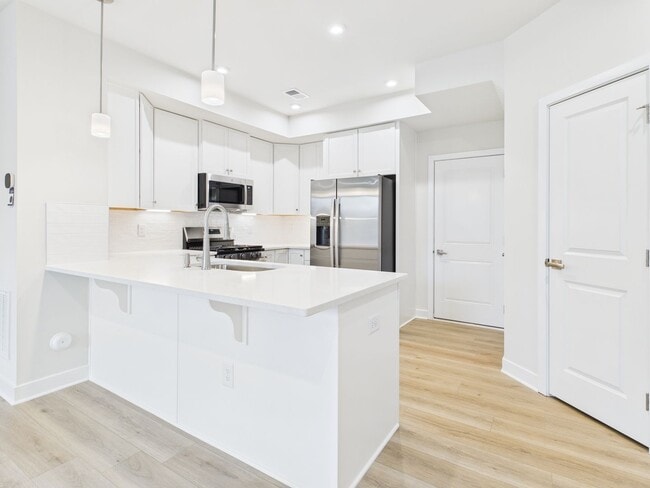 Building Photo - 8029 Lake Laurel Ln