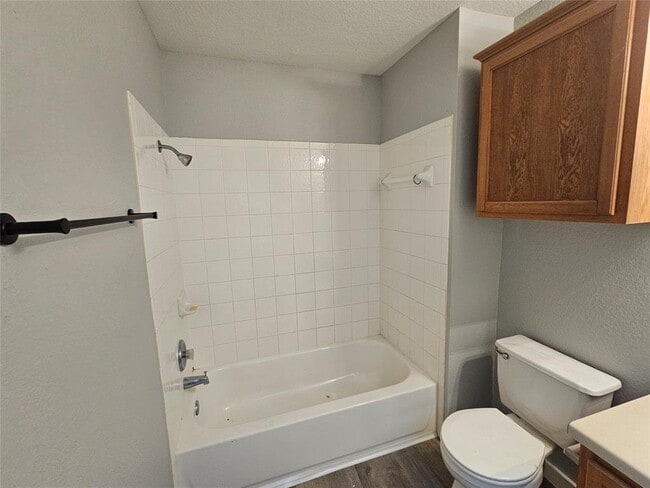 Building Photo - 2724 Fairview Dr