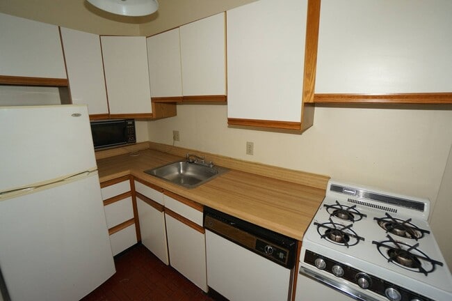 Kitchen - Wellesley Place