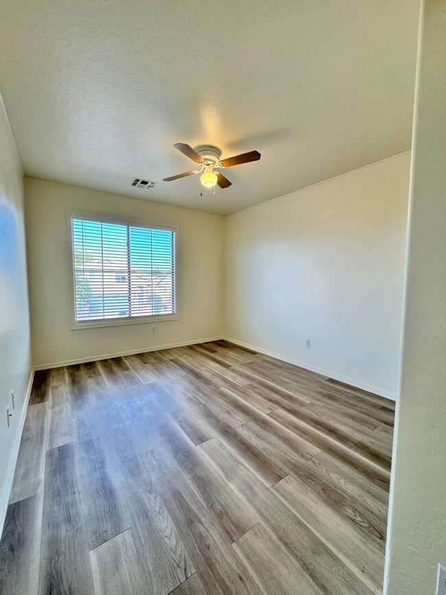 Building Photo - ASHLEY HEIGHTS 3 BEDROOM WITH HUGE BACKYARD