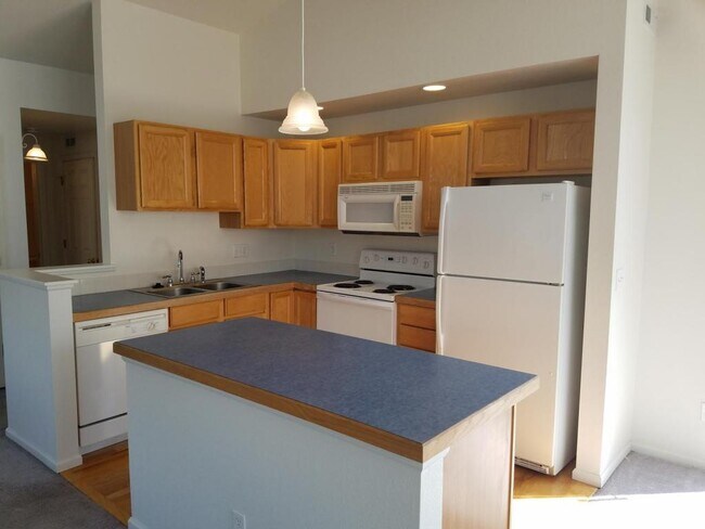 Building Photo - 640 Gooseberry Dr
