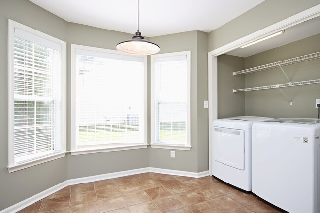 Building Photo - Dog-Friendly Forest Lakes North Home (Appl...