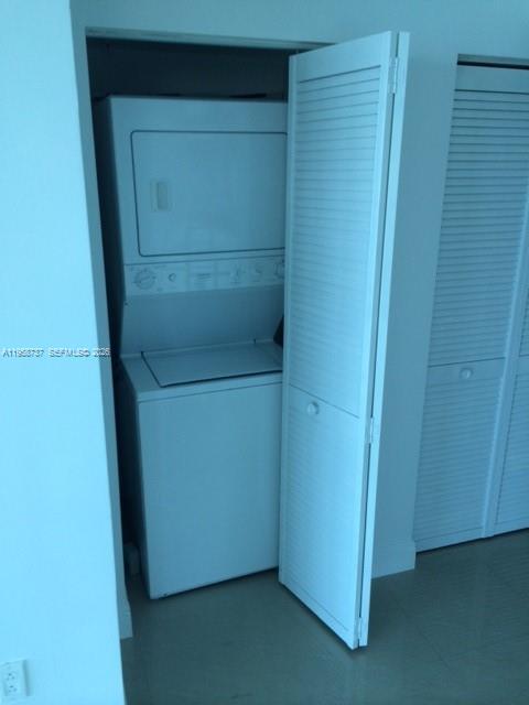 Building Photo - 1800 N Bayshore Dr