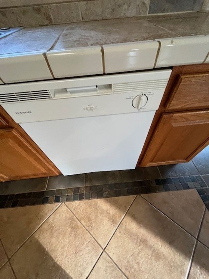 Building Photo - 1938 E Country Ave