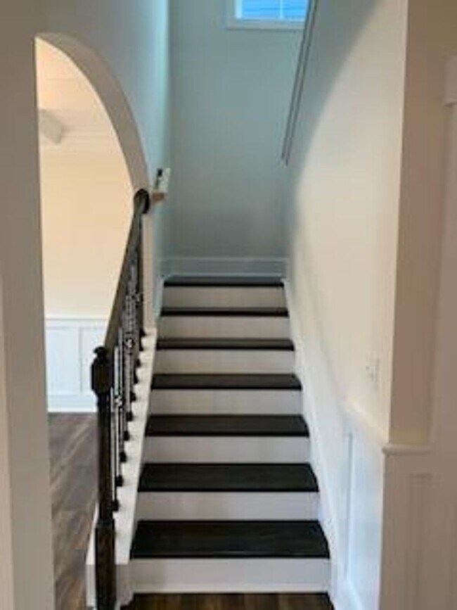 Building Photo - Available Rental located in desirable area...