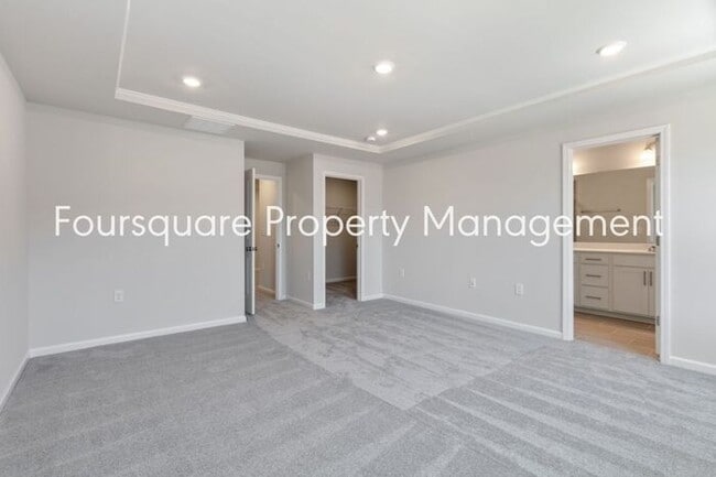 Building Photo - Townhome | Bonus Loft Space | Internet Inc...