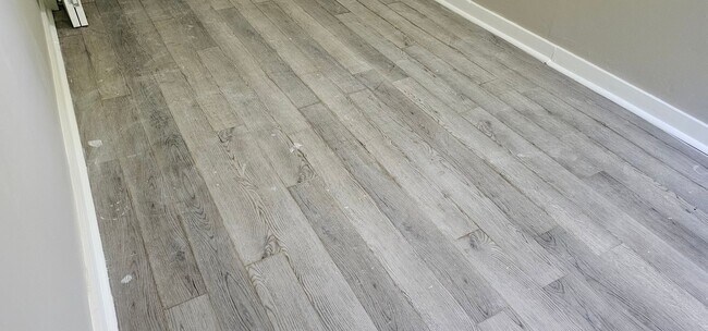 Building Photo - COMING SOON!! Available Soon in SF KCMO