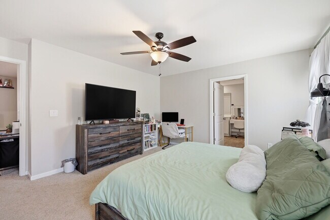 Building Photo - 1160 Fowler Dr