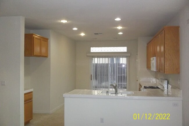 Building Photo - Beautiful Natomas area home on corner lot