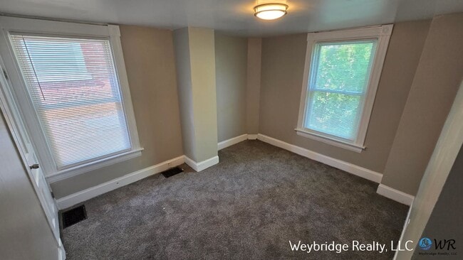 Building Photo - 4 Bedroom 1.5 Bathroom House in Norwood