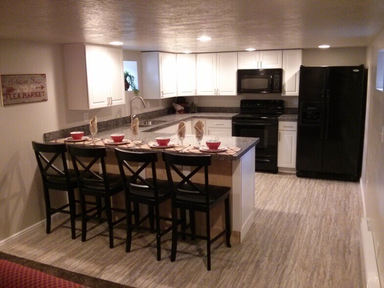 Kitchen - 373 N 800 W