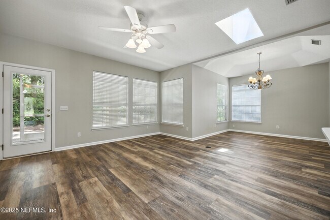 Building Photo - 4565 E Seneca Dr