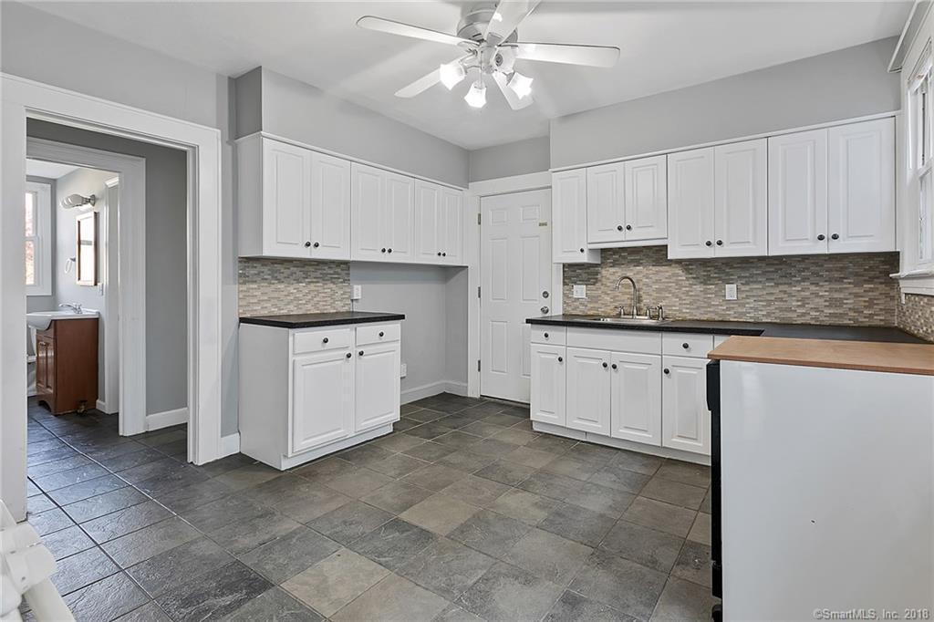 Building Photo - 107 Davis st