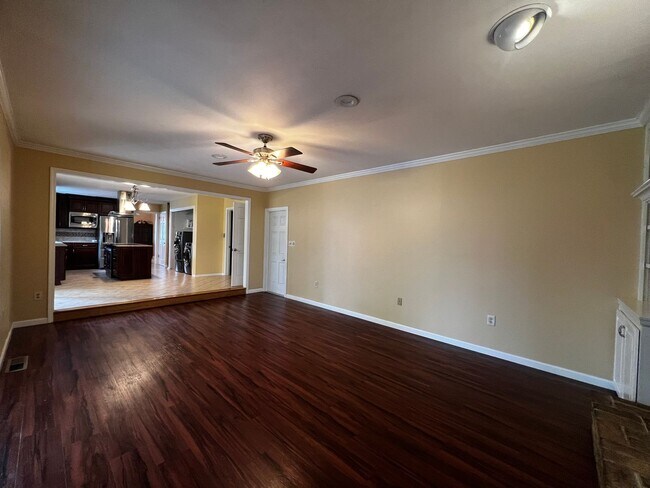 Building Photo - 75 Plymouth Cir
