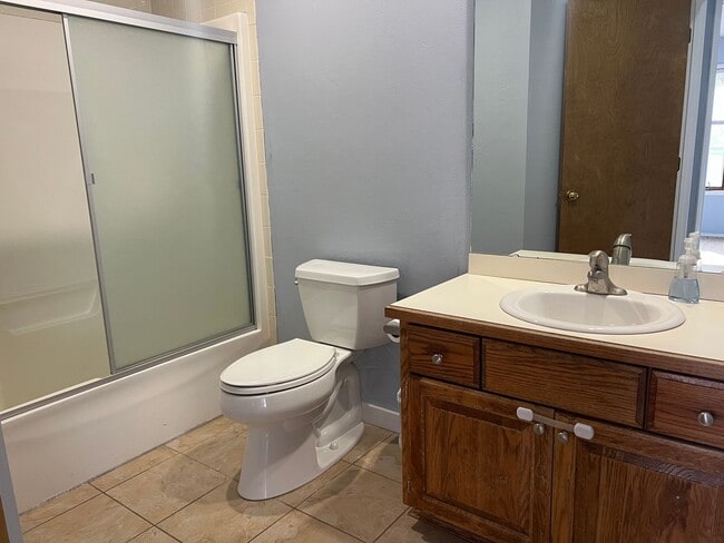 Building Photo - Quiet 3Bed / 2Bath in Springfield