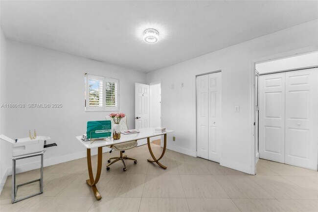 Building Photo - 4301 SW 85th Ave