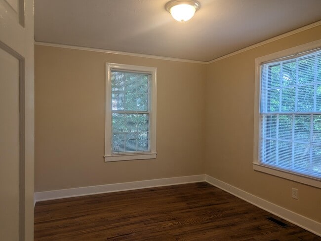 Building Photo - 1449 Troupe St