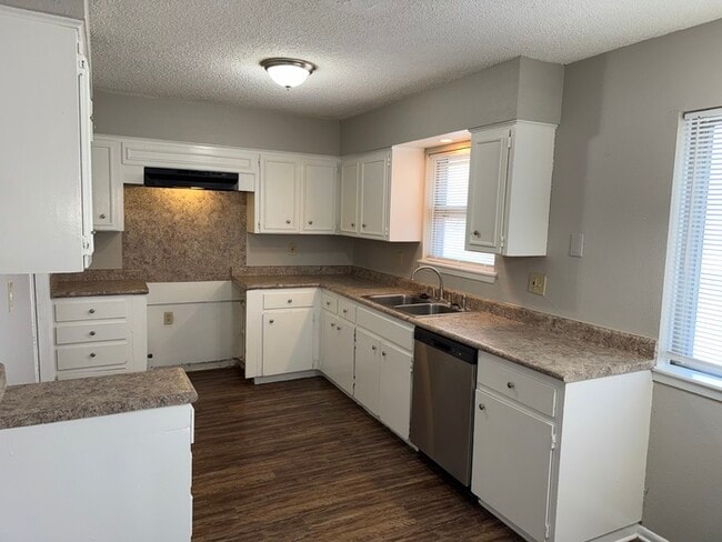 Building Photo - 5015 David Scott Dr
