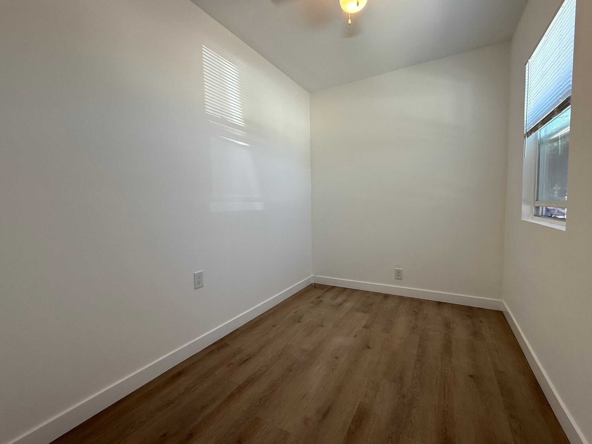 Building Photo - 359 W Amar St