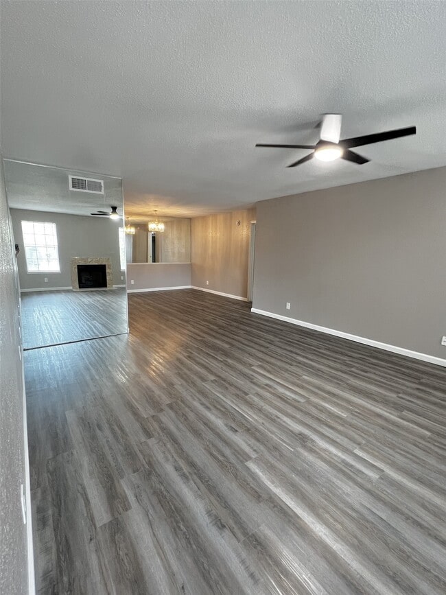 Building Photo - 9700 Leawood Blvd