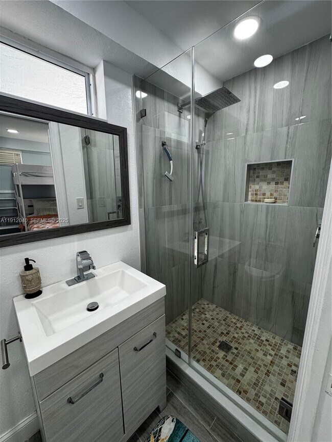 Building Photo - 228 Orchid St