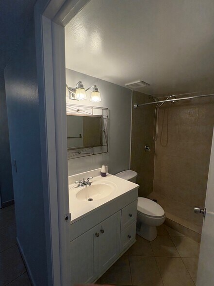 Building Photo - 4600 SW 67th Ave