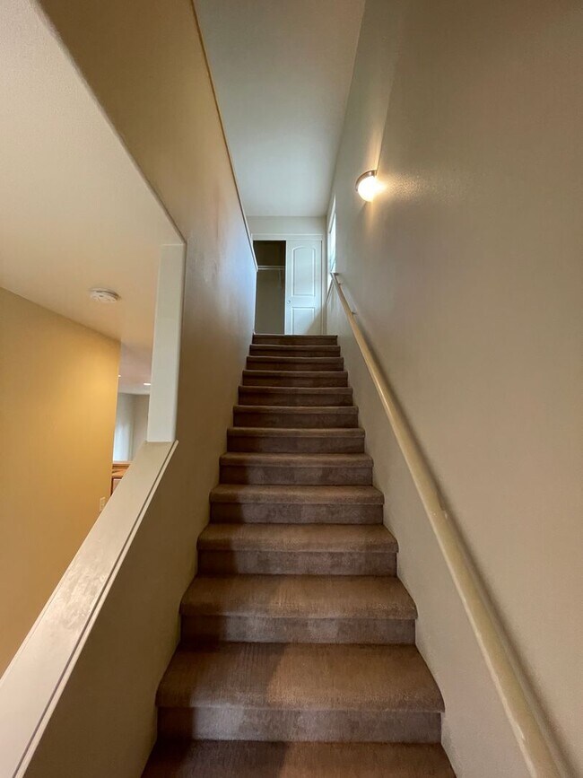 Building Photo - 232