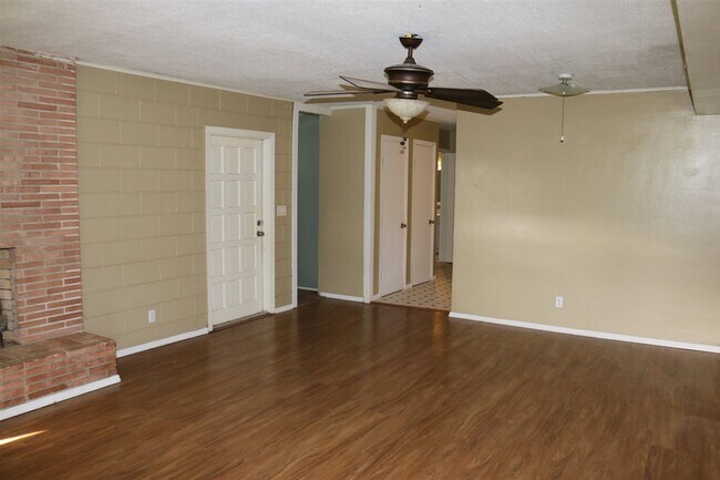 Building Photo - 8845 W Church St