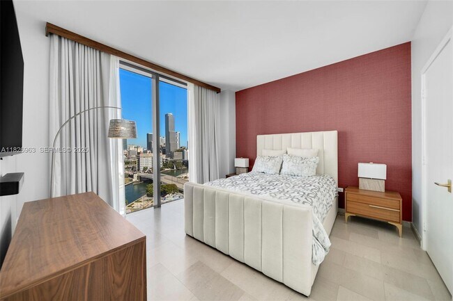 Building Photo - 88 SW 7th St