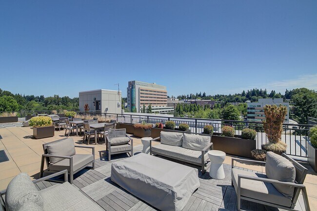Building Photo - 0bd/1ba Kirkland Condo