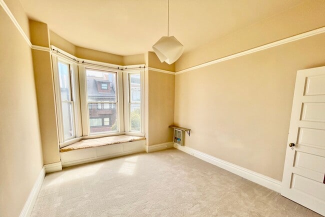 Building Photo - 2937 Scott St