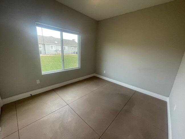 Building Photo - 1417/19/21 N Glancey St