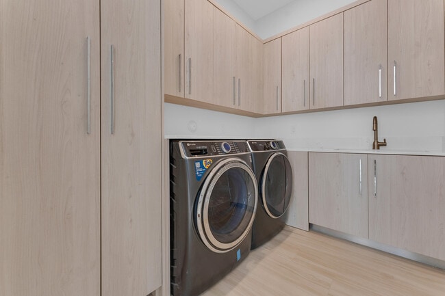 Building Photo - 239 NE 11th St