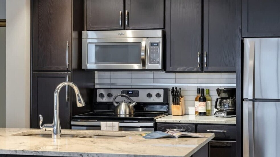 Building Photo - 411 N Akard St