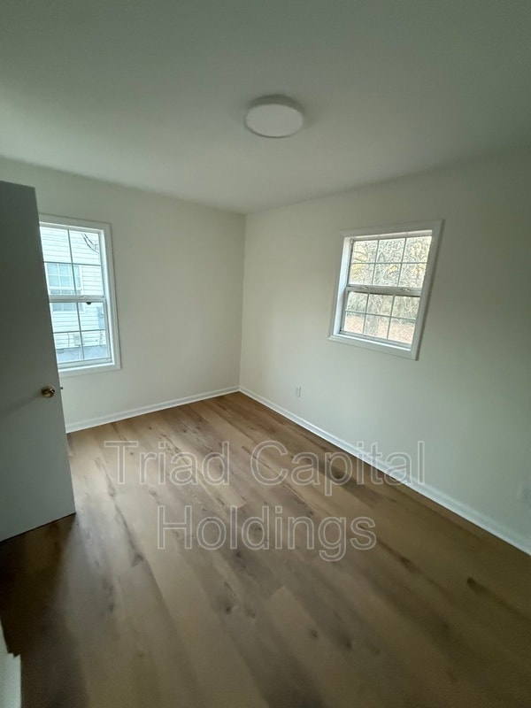 Building Photo - 704 Pine St