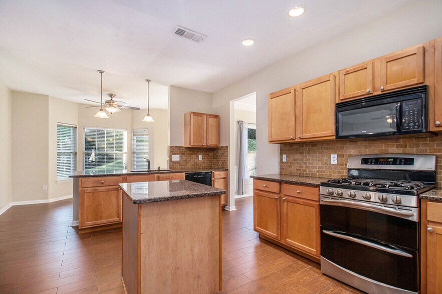 Building Photo - 395 Sugarberry Ln