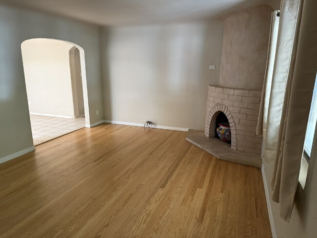 Building Photo - Charming NE Heights Cottage with Flexible Layout & Easy Access to UNM, Uptown, and KAFB