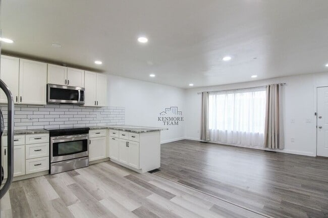 Building Photo - 608 Torbett St