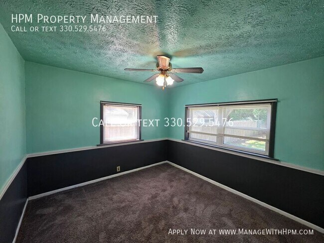 Building Photo - 2164 Penguin Dr