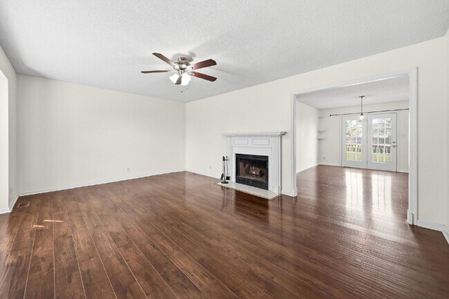 Building Photo - Charming 3-Bedroom Home with 2 Full Baths Ranch, Fenced in backyard with Storage Shed - Your Perf...