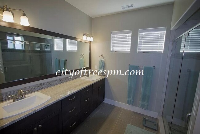 Building Photo - Harris Crossing at Harris Ranch.