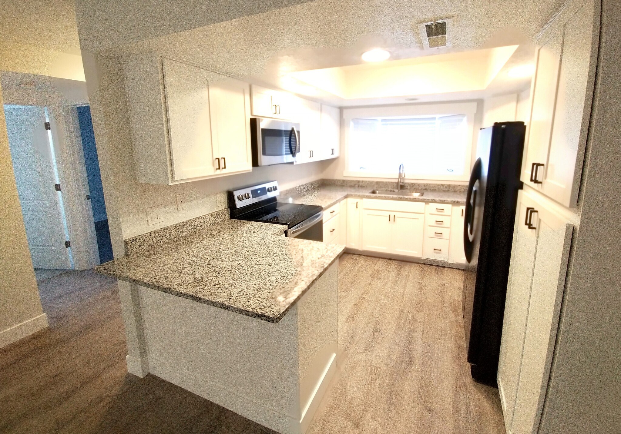 Building Photo - 275 S Valley View Dr