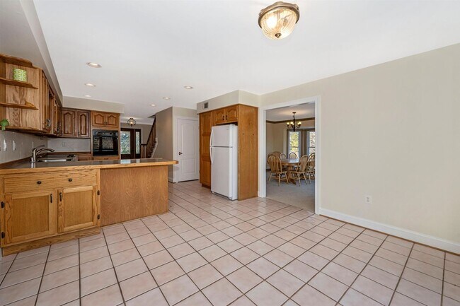 Building Photo - WELLER ESTATES