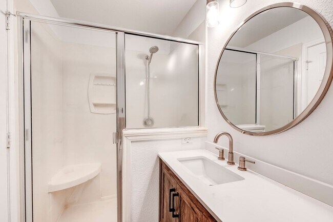 Building Photo - 2930 Saulsbury Dr