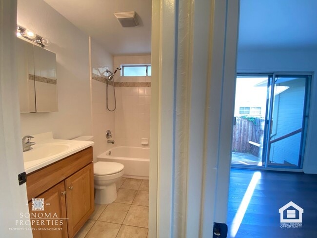 Building Photo - 2BD/1BA Duplex In Downtown Sonoma!