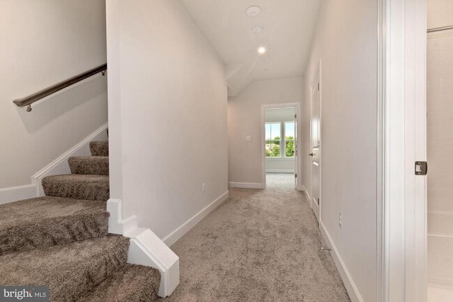 Building Photo - 289 Phoenix Dr